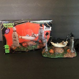 Lemax Spooky Town Bag O Bones Halloween Hammock Relaxing Skeleton 24461 READ